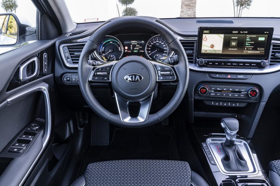 Торпедо Kia Ceed Sportswagon PHEV 2019 года  (WW) (фото 27 из 42)